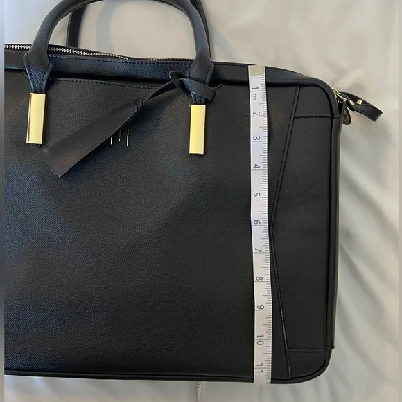 Elegant Black Shoulder Bag - Picture 5 of 11